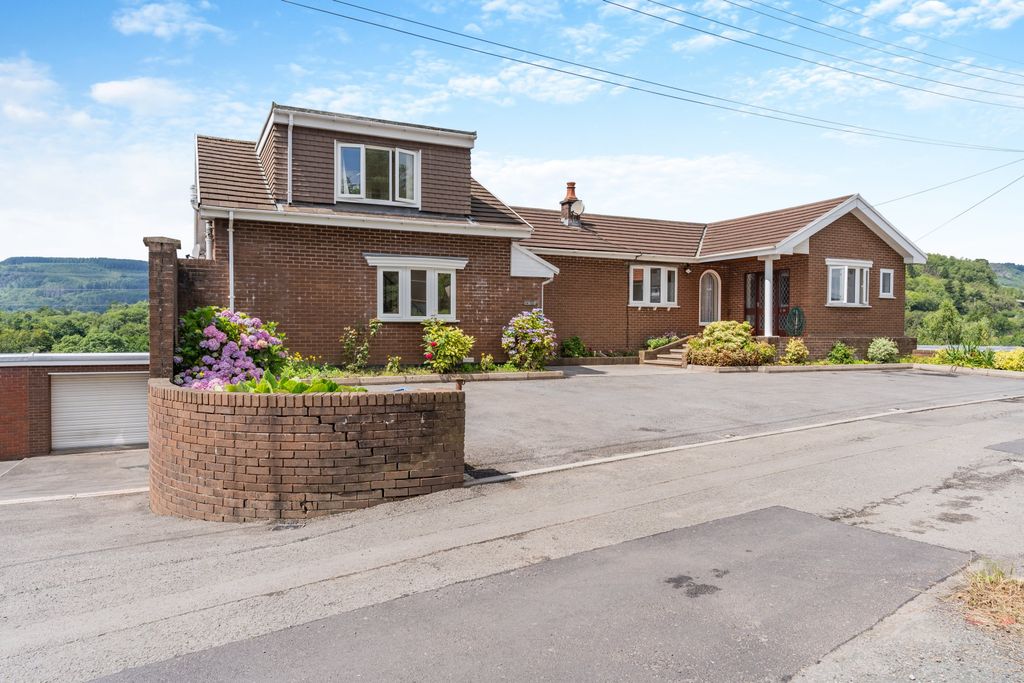 Property photo 1 of 39