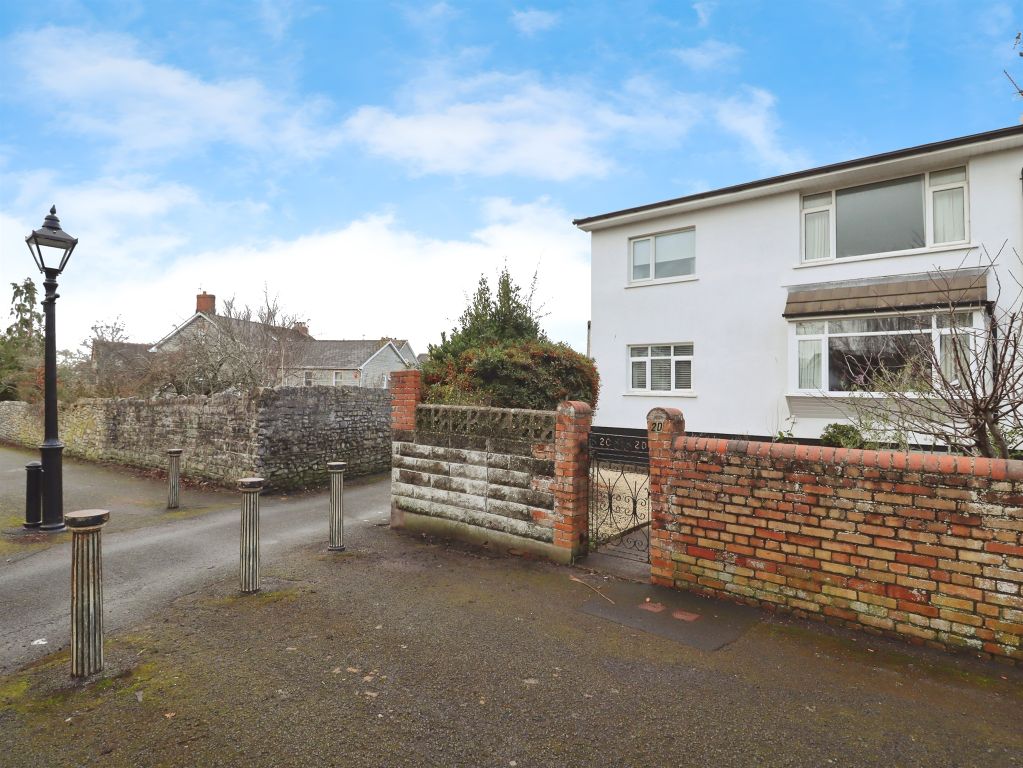 Property photo 2 of 20