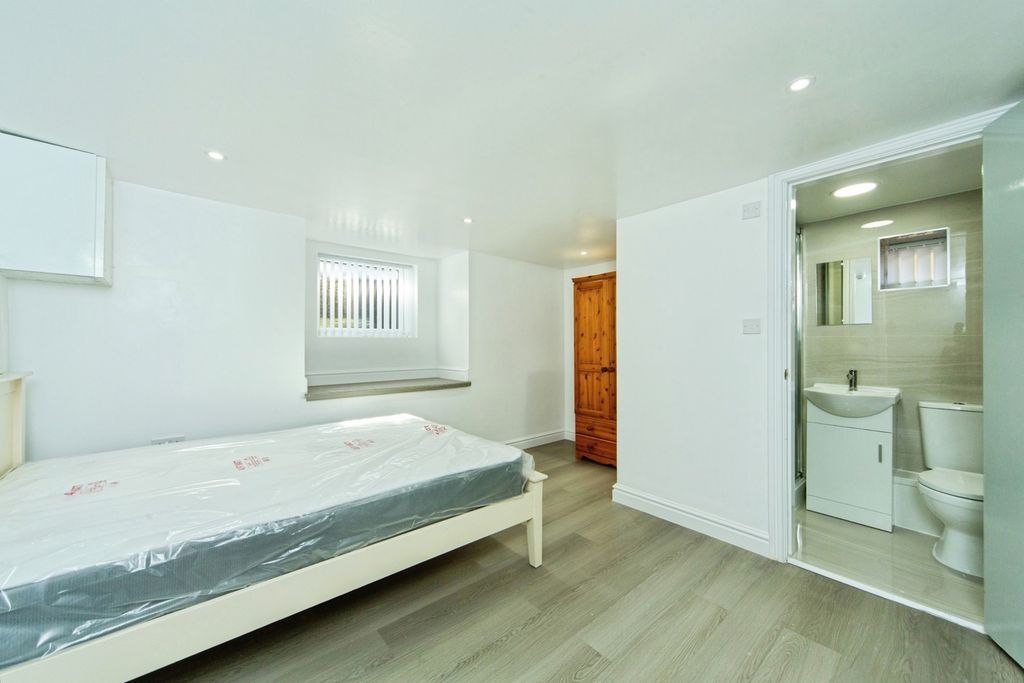 Property photo 2 of 24 Pbox-Img.Jpg