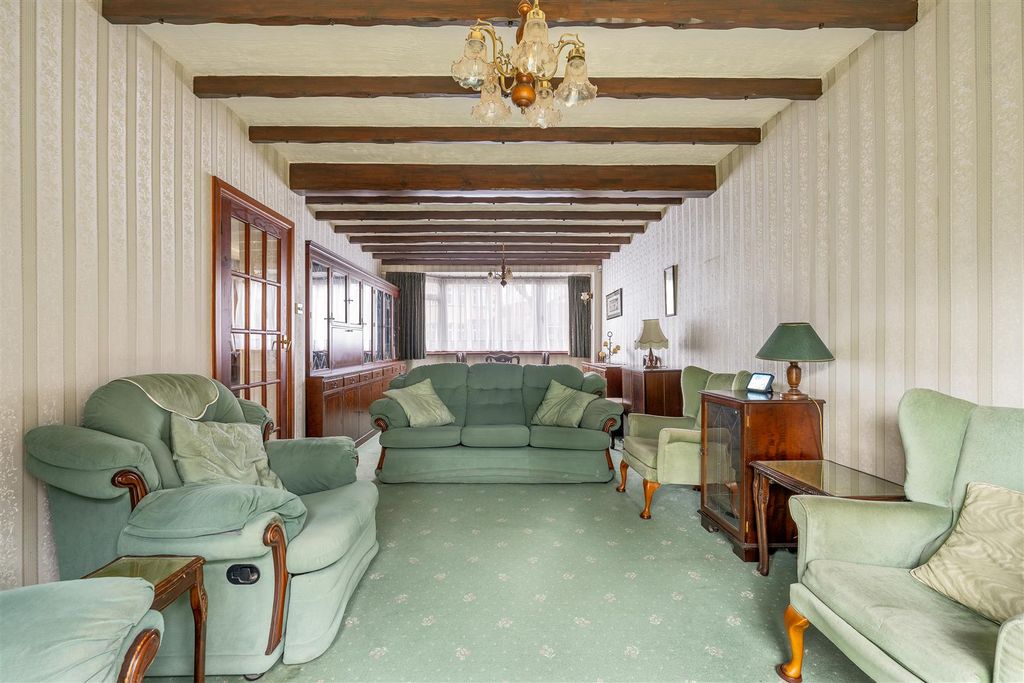 Property photo 3 of 30 Waterhall Avenue, E4