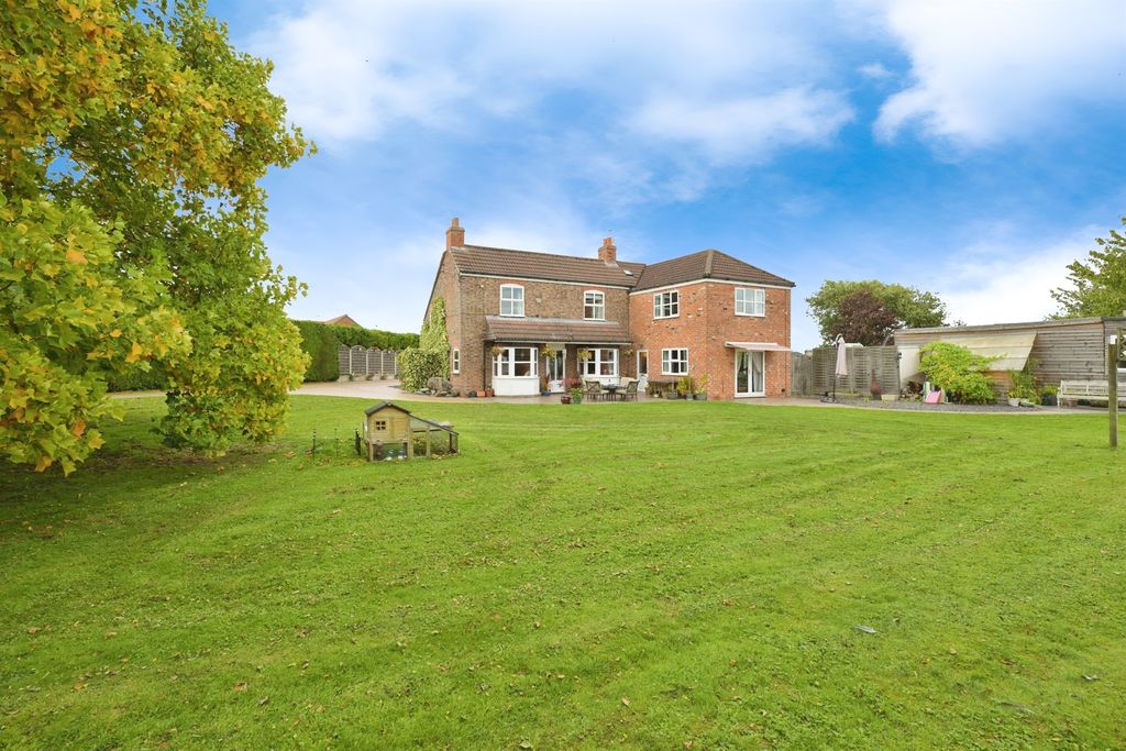 Property photo 2 of 34