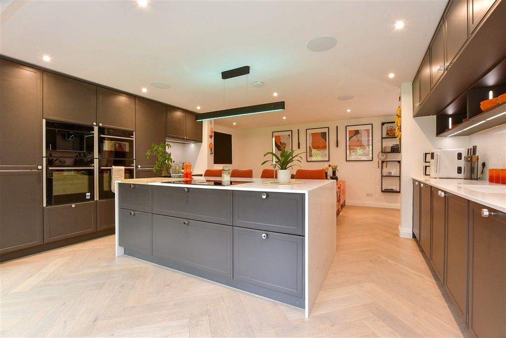 Property photo 3 of 16 Kitchen
