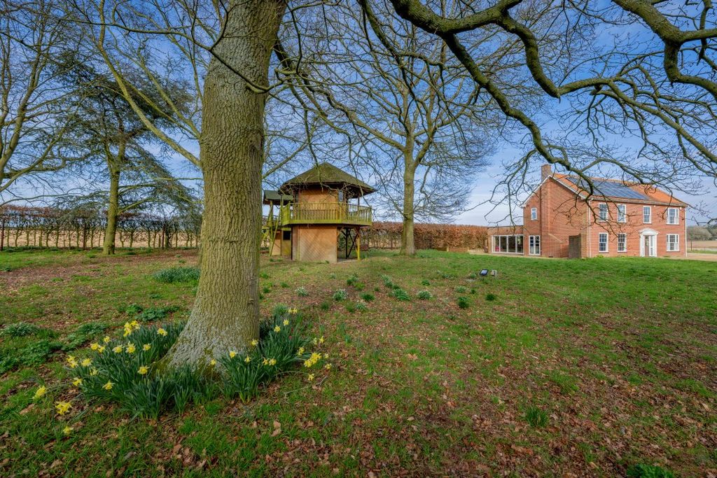 Property photo 3 of 34