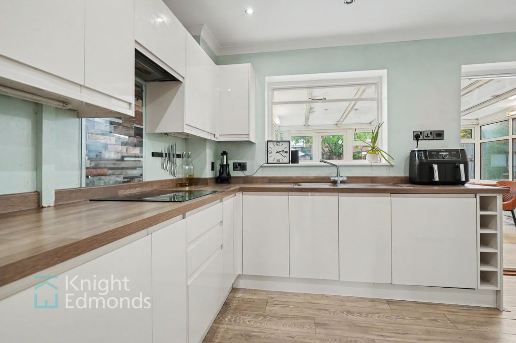 Property photo 2 of 16 Kitchen