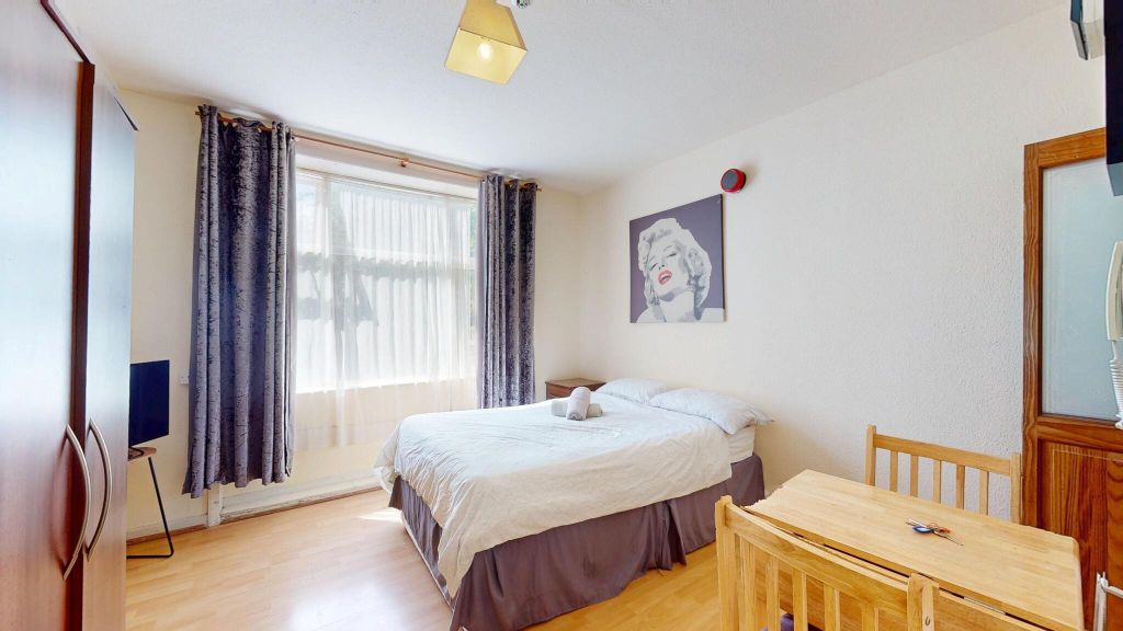 Property photo 1 of 11 Bedroom