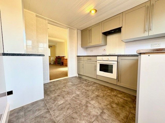 Property photo 3 of 7 Kitchen