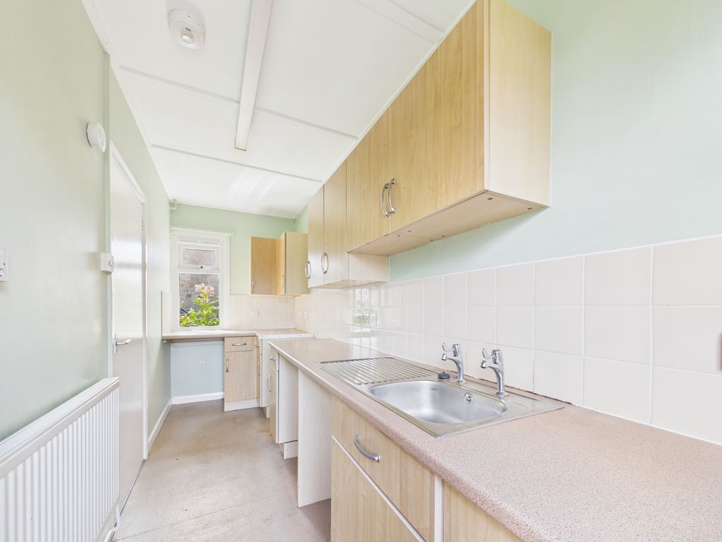Property photo 3 of 10 Kitchen