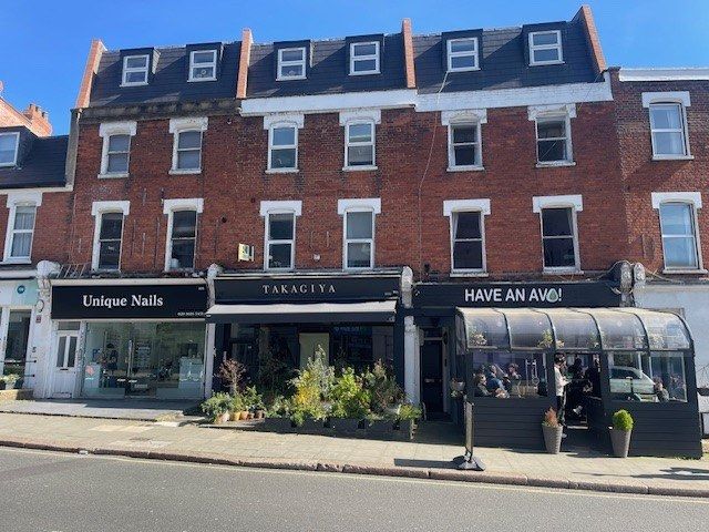 Property photo 1 of 5 Well-Located 1-Bed Flat With Stylish Kitchen &amp; Fast City Connections