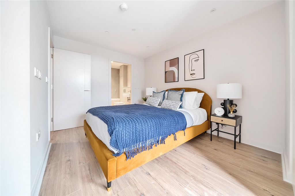 Property photo 2 of 8 Picture No. 18