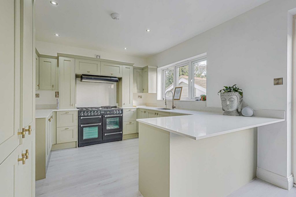 Property photo 3 of 44