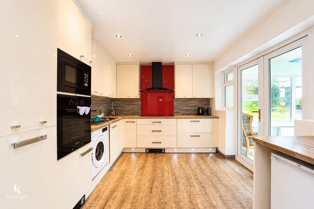 Property photo 2 of 36