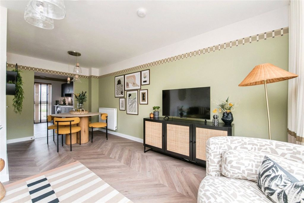 Property photo 2 of 17 Picture No. 15