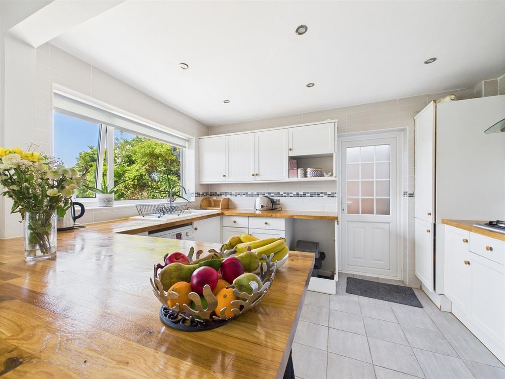 Property photo 1 of 20 Kitchen