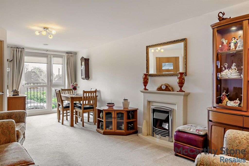 Property photo 3 of 23 8686875-Interior35-800.Jpg