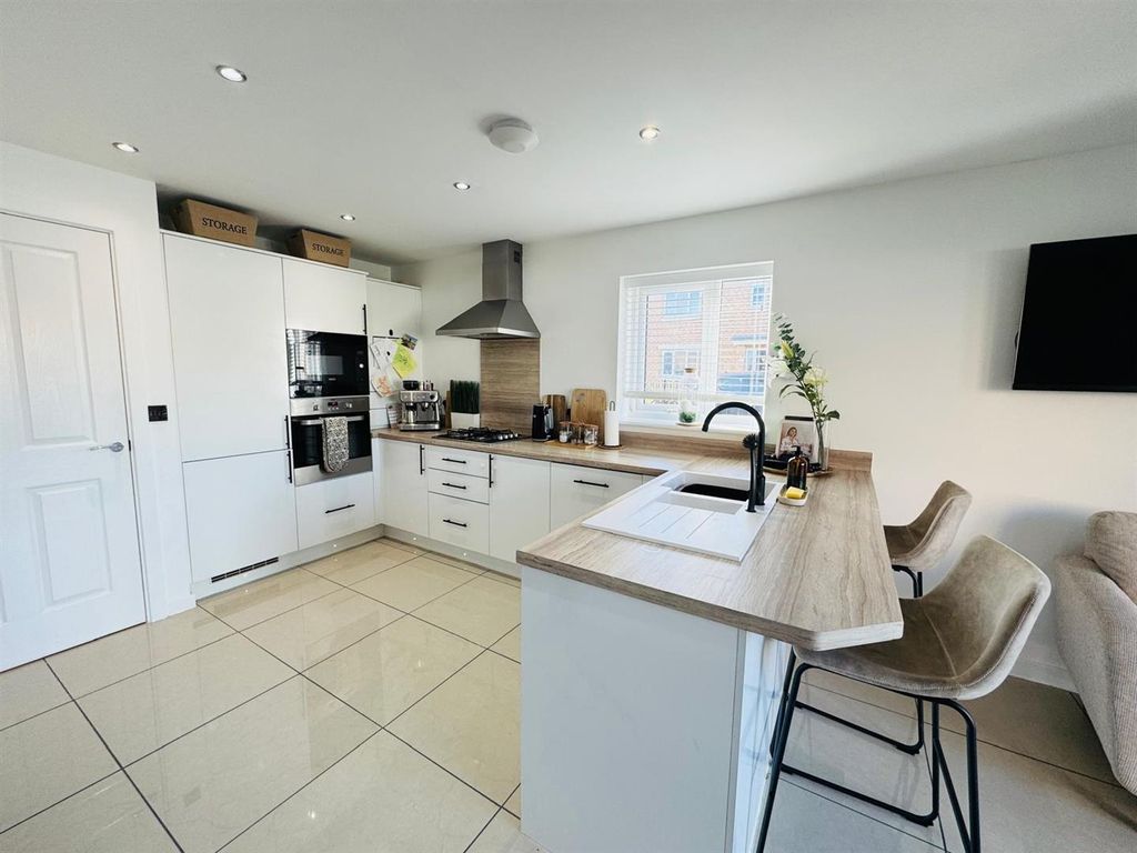 Property photo 2 of 21 Kitchen Diner