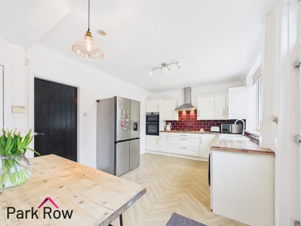 Property photo 3 of 21 Kitchen/Dining Room