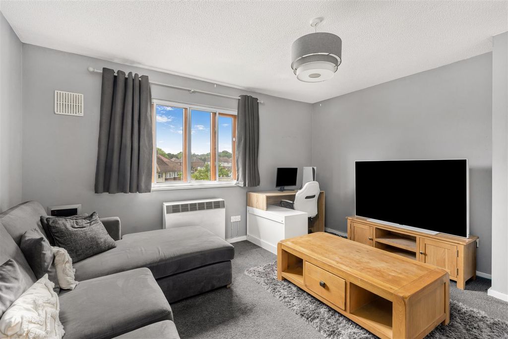 Property photo 2 of 6 26 Parklands, Banbury-13.Jpg