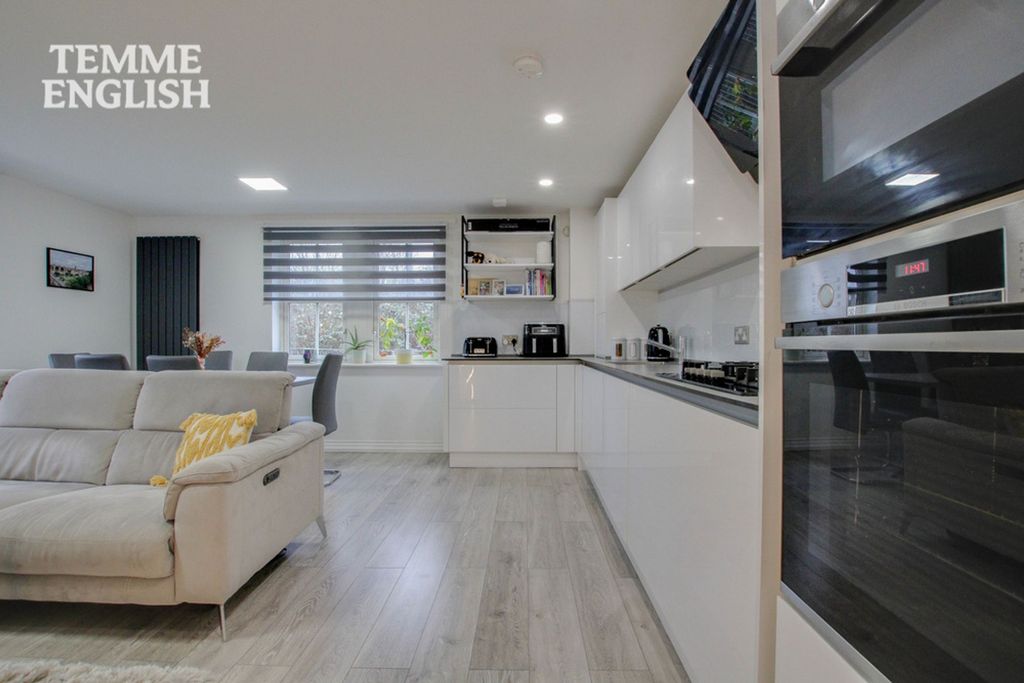 Property photo 3 of 26