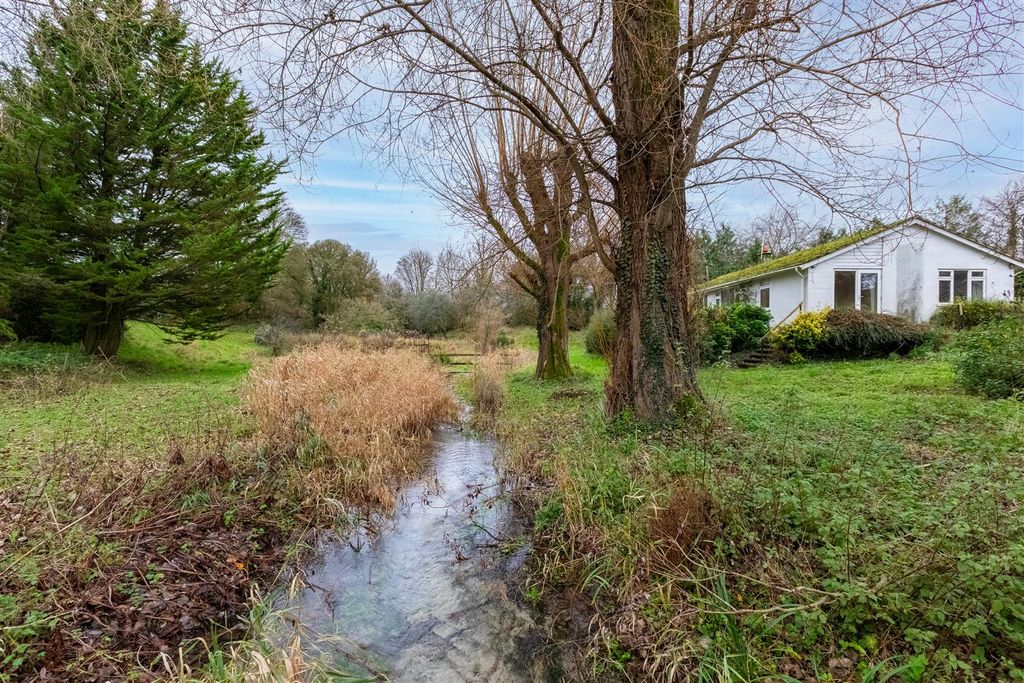 Property photo 3 of 12 Garden