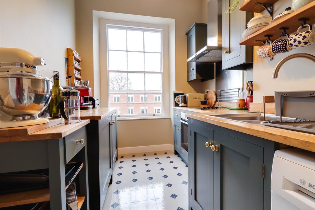 Property photo 3 of 9 Kitchen 4.Jpg