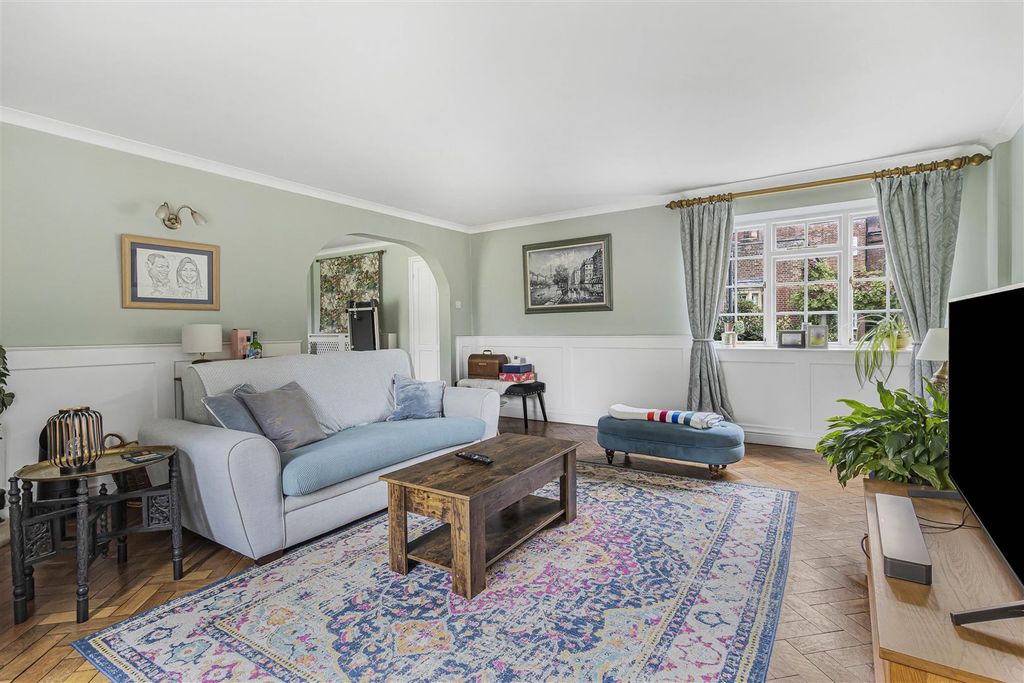 Property photo 3 of 33 21_65320.Jpg