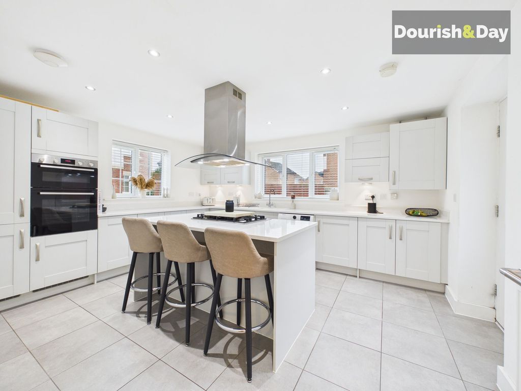 Property photo 3 of 27