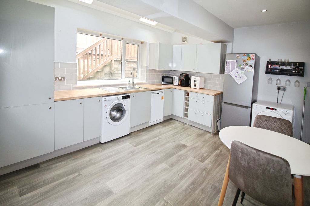 Property photo 3 of 13 Kitchen Diner