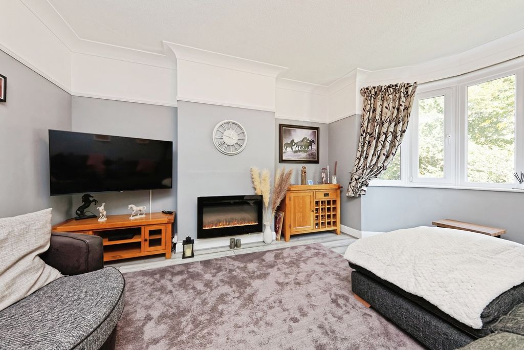 Property photo 3 of 17 Photo