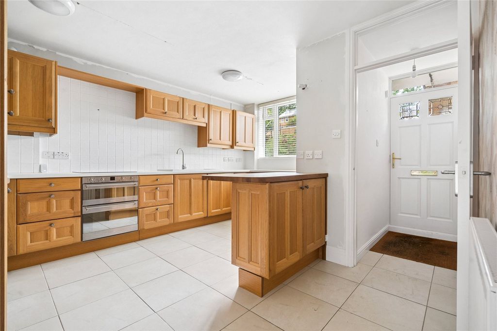 Property photo 2 of 16 Kitchen/Breakfast