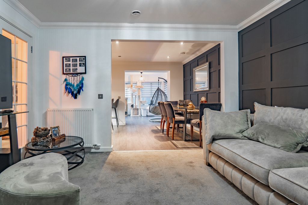 Property photo 3 of 35