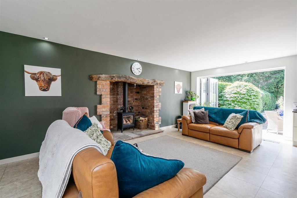 Property photo 3 of 23 28 Fulford Hall Road_30.Jpg