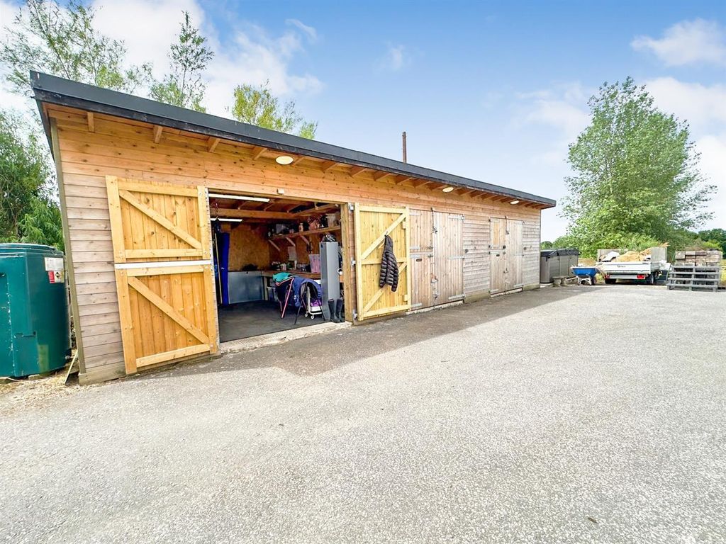 Property photo 2 of 35 Stables