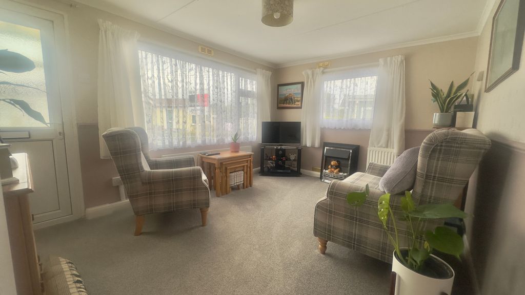 Property photo 2 of 25 Ff6B4B42-830D-4008-91F7-128E9127Ba25