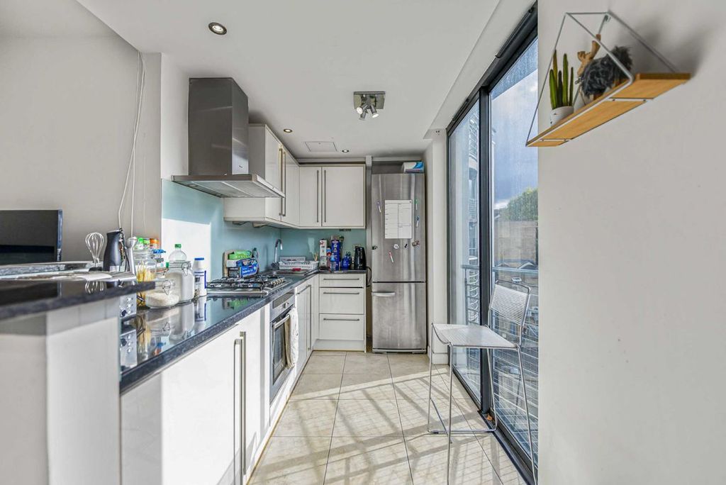 Property photo 3 of 6