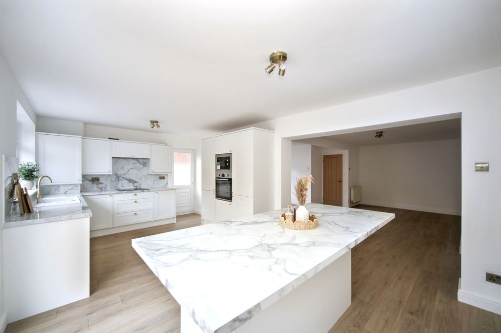 Property photo 3 of 26