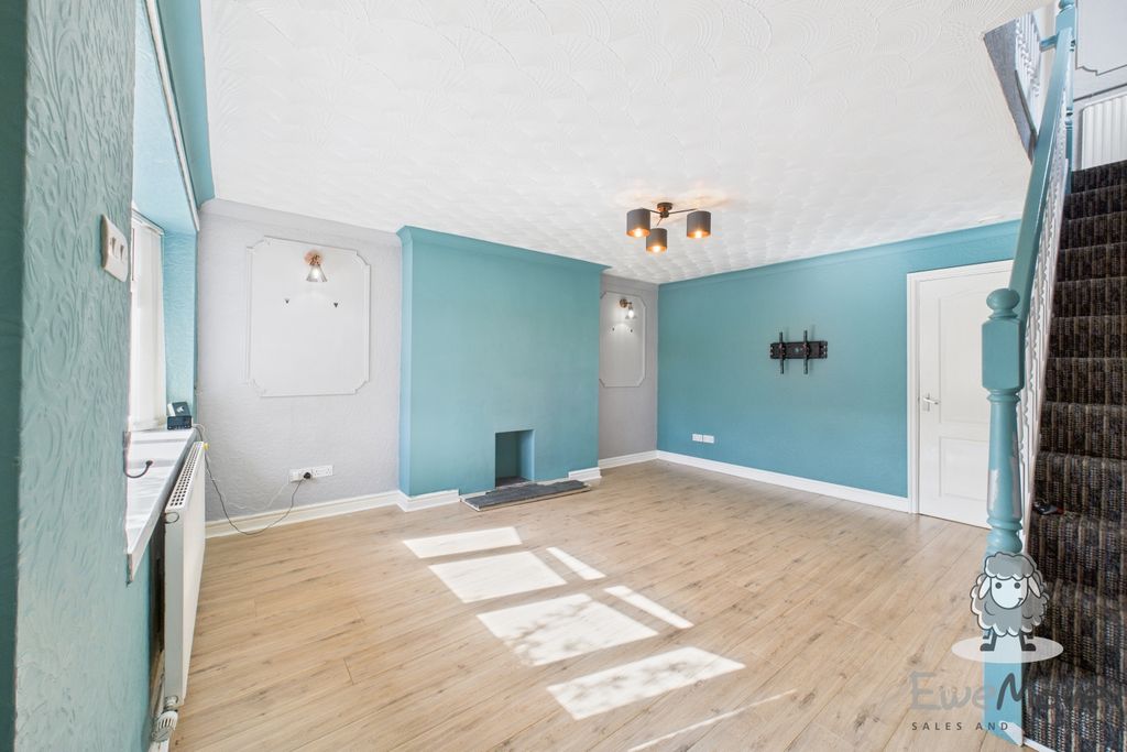 Property photo 2 of 14 17
