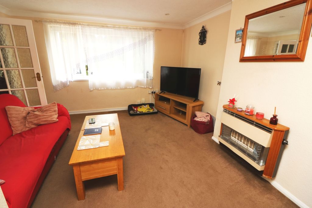 Property photo 2 of 11 Lounge