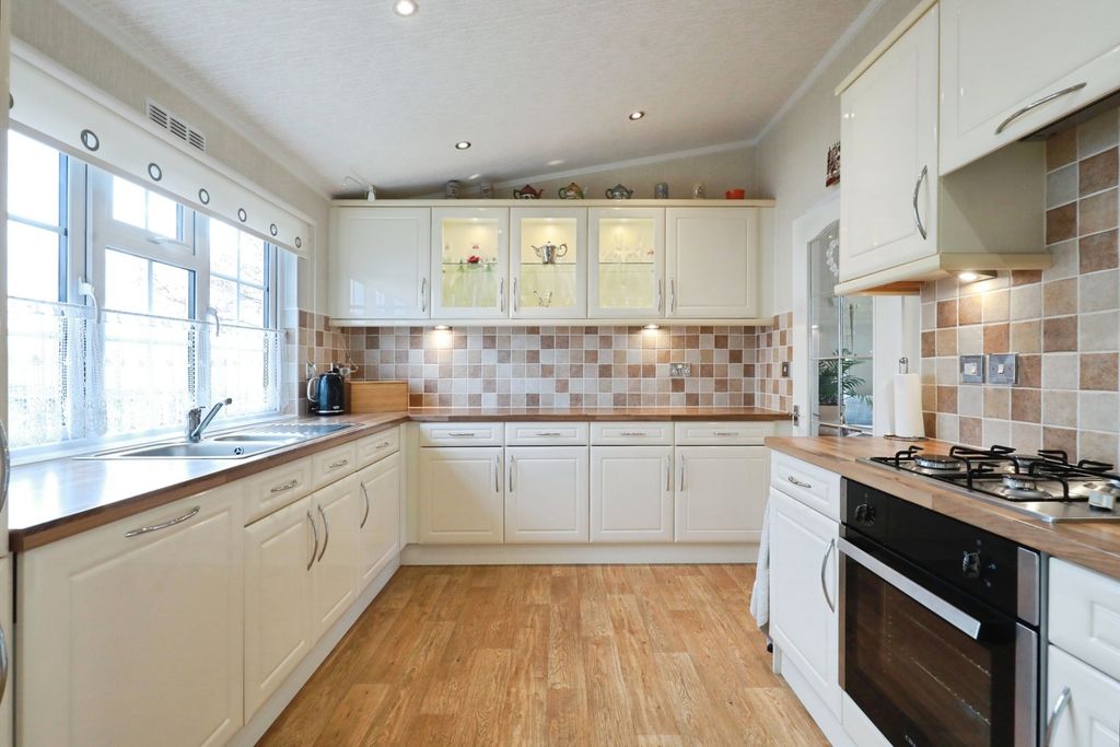 Property photo 3 of 15 Pbox-Img.Jpg
