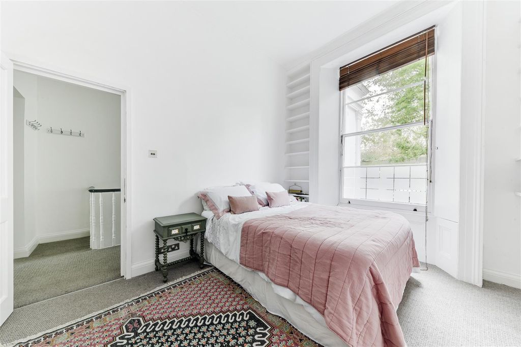 Property photo 3 of 20 B, 67 Blomfield Road-6.Jpg