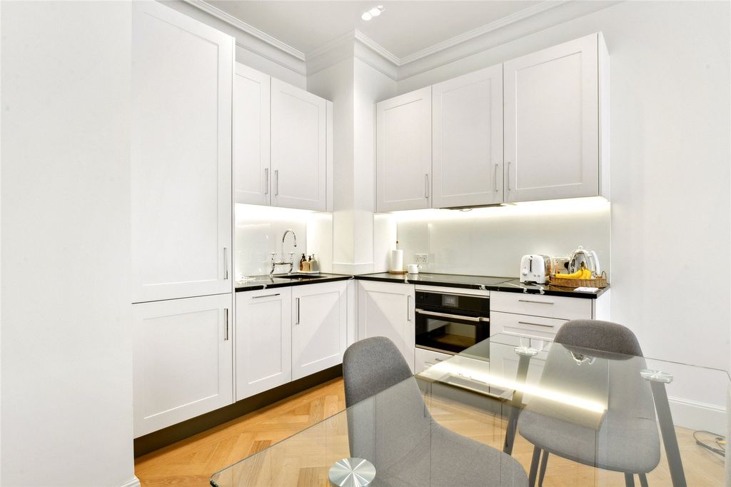 Property photo 3 of 12 Kitchen
