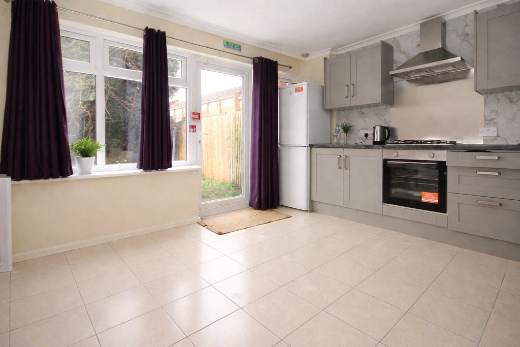 Property photo 2 of 12 Kitchen