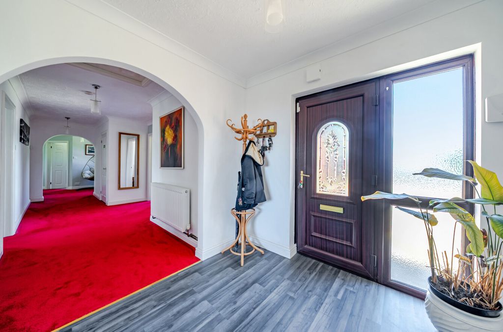 Property photo 2 of 36 Entrance Hall