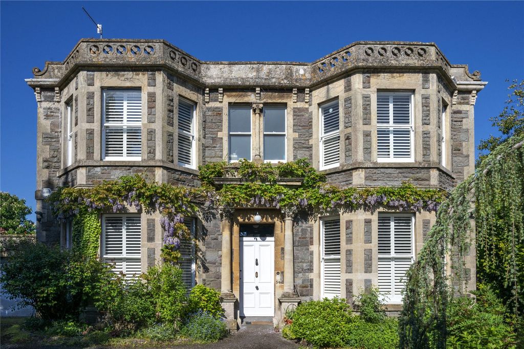 Property photo 1 of 24 Highfield House