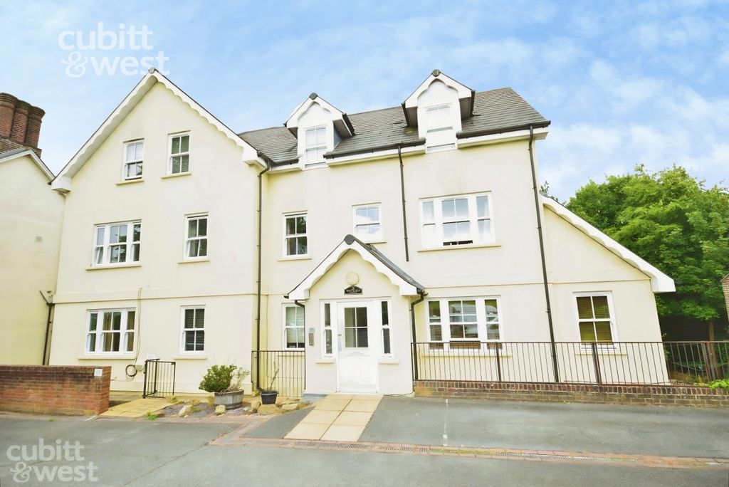 Property photo 1 of 10 External