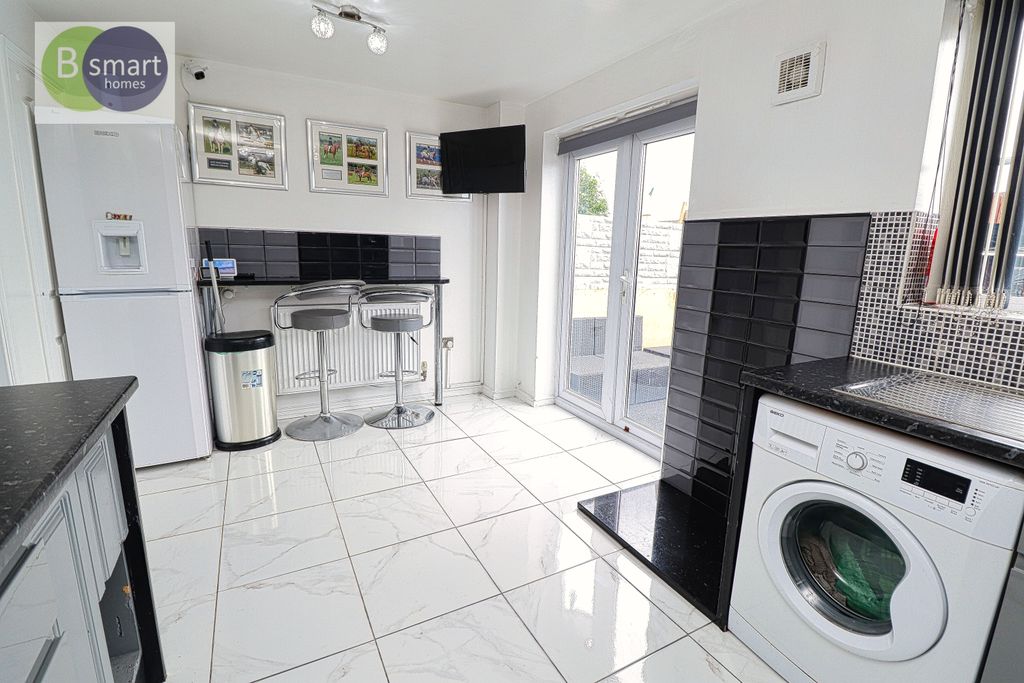 Property photo 3 of 15 Img_3612