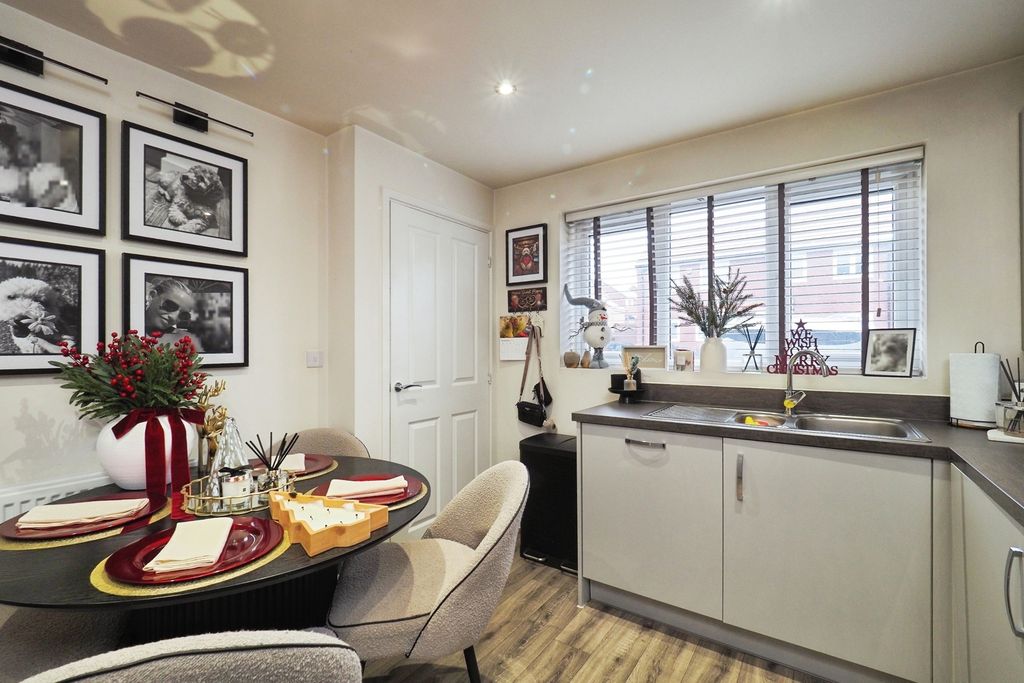 Property photo 3 of 13 Pbox-Img.Jpg