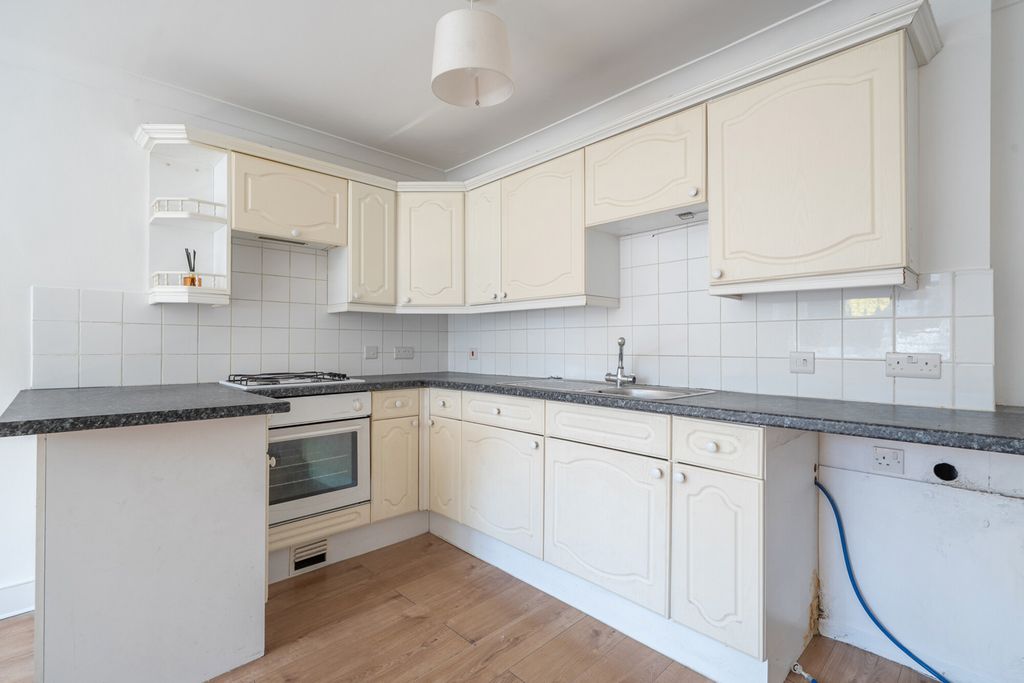 Property photo 2 of 18 Kitchen