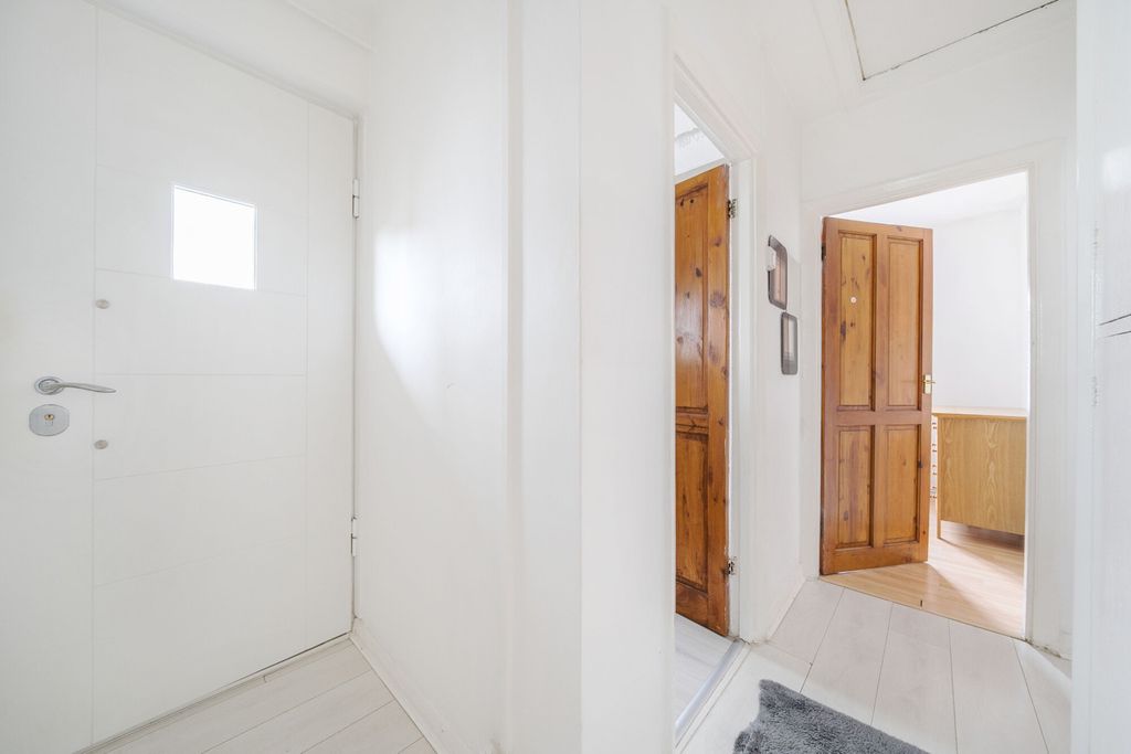 Property photo 3 of 9 Hallway