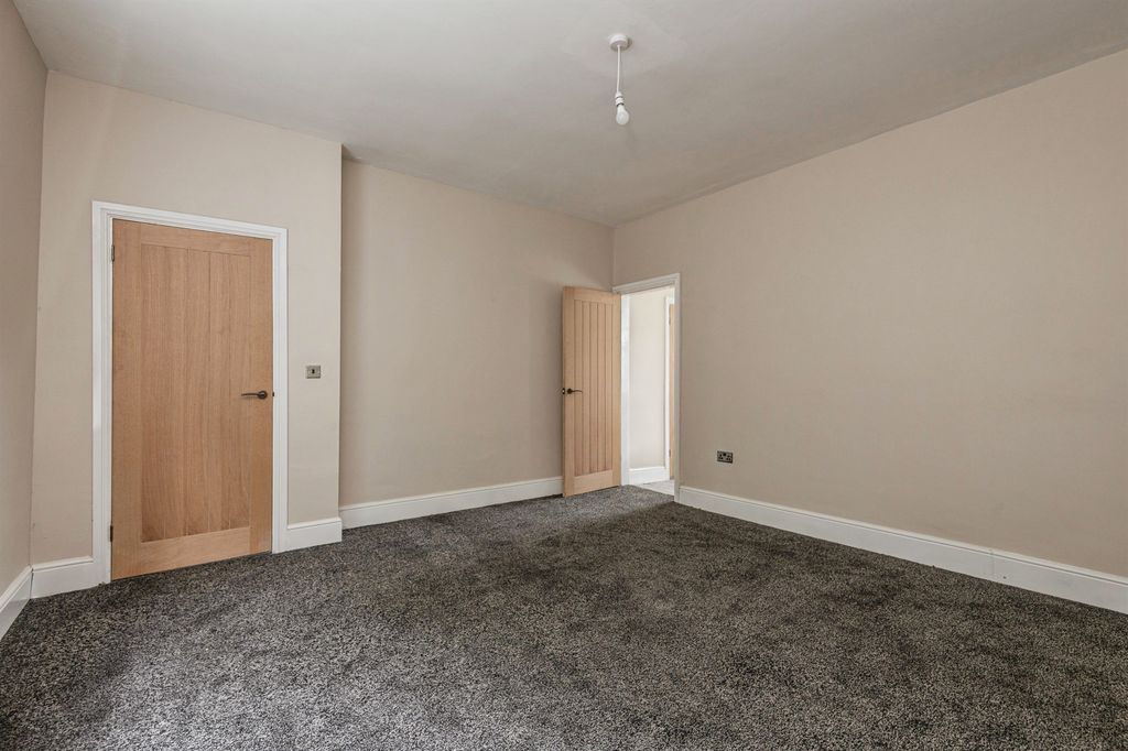 Property photo 3 of 31 Bedroom 1