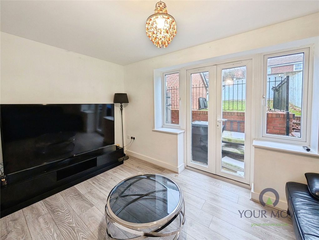 Property photo 3 of 14 Lounge